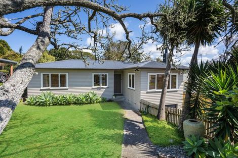 Photo of property in 40 Tiri Tiri Road, Birkdale, Auckland, 0626