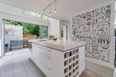 Photo of property in 44 Maida Vale Road, Roseneath, Wellington, 6011