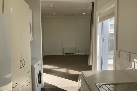 Photo of property in 17 Queens Drive, Kilbirnie, Wellington, 6022