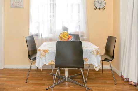 Photo of property in 2 Hendon Place, West End, Palmerston North, 4412