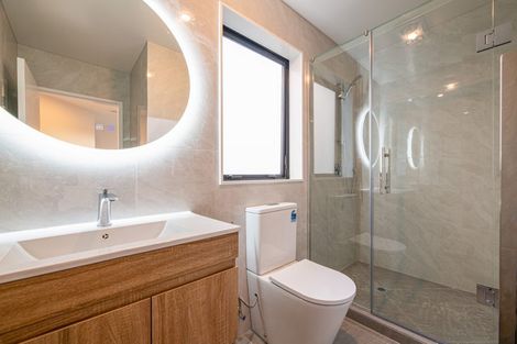 Photo of property in 1/17 Kingdale Road, Henderson, Auckland, 0610