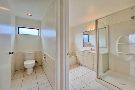 Photo of property in 20b Kallaroo Place, Botany Downs, Auckland, 2010