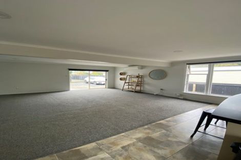 Photo of property in 14 Lewis Place, Highbury, Palmerston North, 4412