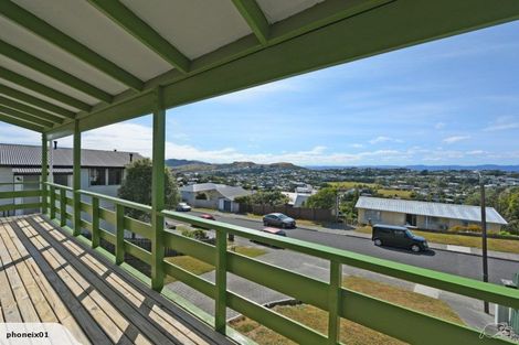 Photo of property in 7 Fitzpatrick Street, Newlands, Wellington, 6037