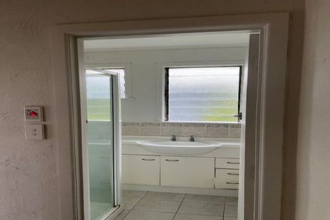 Photo of property in 11 Valdale Road, Henderson, Auckland, 0610