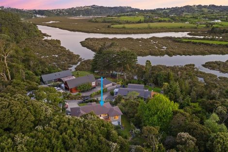 Photo of property in 127 Whangaparaoa Road, Red Beach, 0932