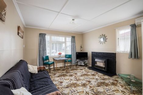 Photo of property in 84 Broadway, Waitara, 4320