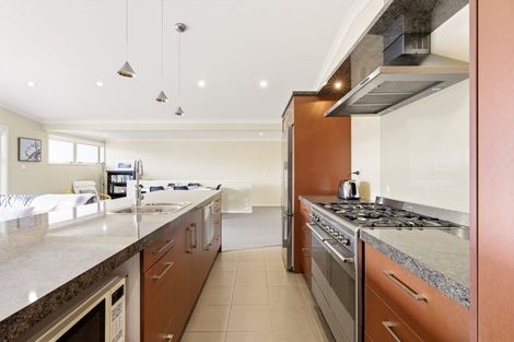 Photo of property in 2/17 Tremaine Avenue, Two Mile Bay, Taupo, 3330