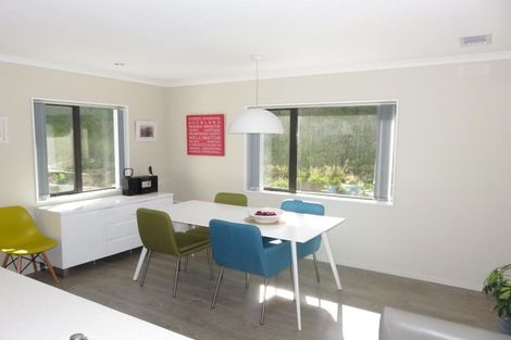 Photo of property in 100 Amesbury Drive, Churton Park, Wellington, 6037