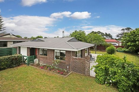 Photo of property in 1 Heron Place, Waiuku, 2123
