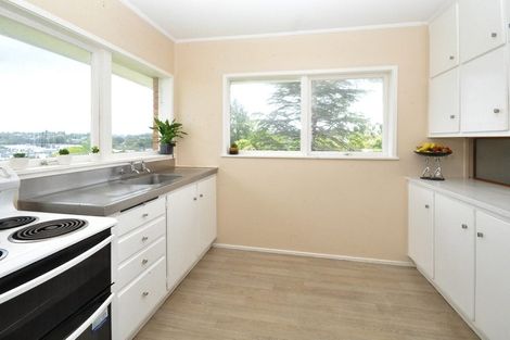 Photo of property in 2/97 Target Road, Totara Vale, Auckland, 0629