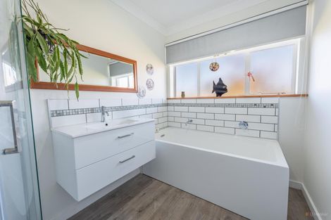 Photo of property in 1 Regent Street, Waimate, 7924