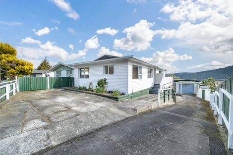Photo of property in 31 Aniseed Grove, Timberlea, Upper Hutt, 5018