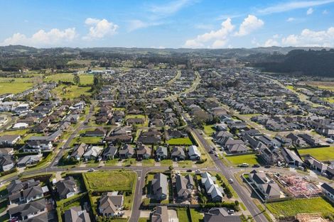 Photo of property in 5 Aro Mato Place, Huapai, Kumeu, 0810