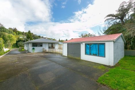 Photo of property in 55 Seaview Road, Marfell, New Plymouth, 4310