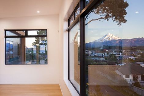 Photo of property in 41 Veale Road, Frankleigh Park, New Plymouth, 4371