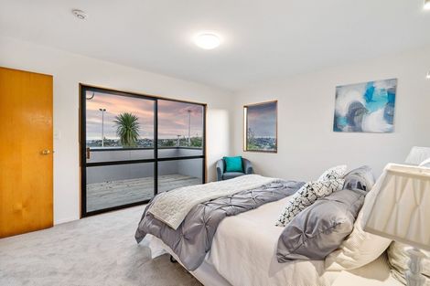 Photo of property in 2/6 County Road, Torbay, Auckland, 0630