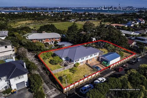 Photo of property in 24 Howard Road, Northcote, Auckland, 0627