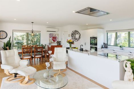 Photo of property in 121 Cashmere Drive, Fitzherbert, Palmerston North, 4410