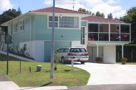 Photo of property in 21 Battle Place, Glenfield, Auckland, 0629