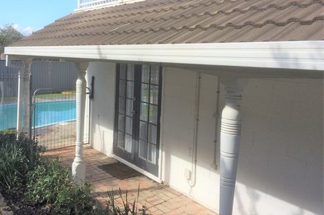 Photo of property in 14 Alton Terrace, Pakuranga Heights, Auckland, 2010