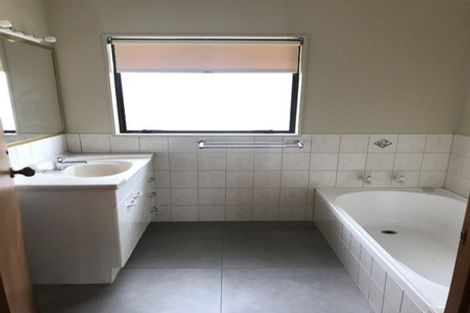 Photo of property in 1/1 Bass Street, West Harbour, Auckland, 0618