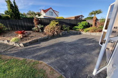 Photo of property in 23 Elsted Place, Goodwood Heights, Auckland, 2105