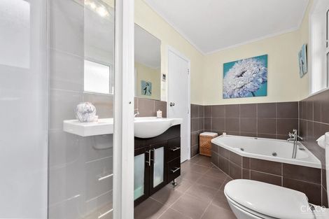 Photo of property in 21 Acacia Avenue, Maungaraki, Lower Hutt, 5010