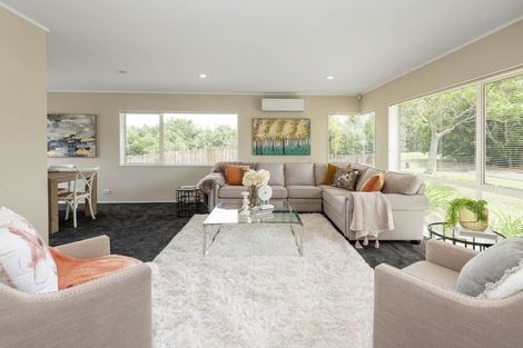 Photo of property in 27 Bard Place, Golflands, Auckland, 2013