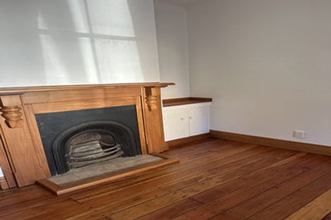 Photo of property in 21 Queen Street, Mount Victoria, Wellington, 6011