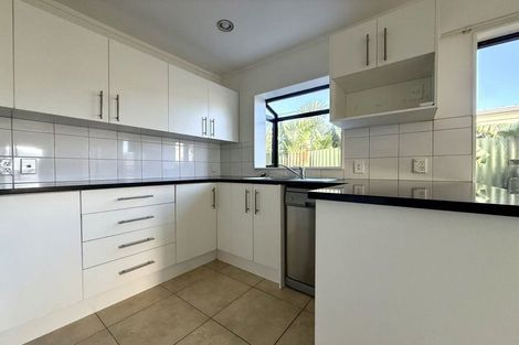 Photo of property in 6 Durham Street, Te Atatu Peninsula, Auckland, 0610