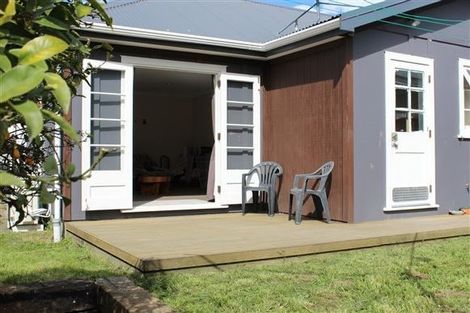 Photo of property in 73 Broadway, Picton, 7220