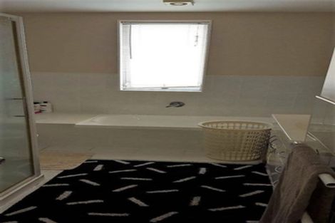 Photo of property in 24/3 Hulme Place, Henderson, Auckland, 0612