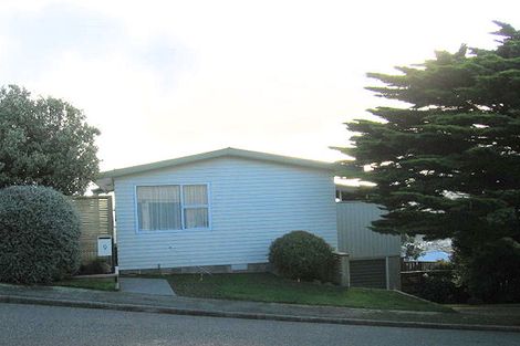 Photo of property in 9 Carluke Street, Paparangi, Wellington, 6037