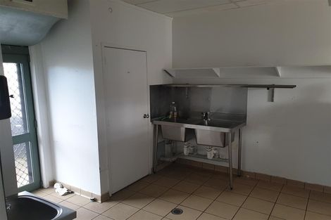 Photo of property in 4/80 Gunner Drive, Te Atatu Peninsula, Auckland, 0610