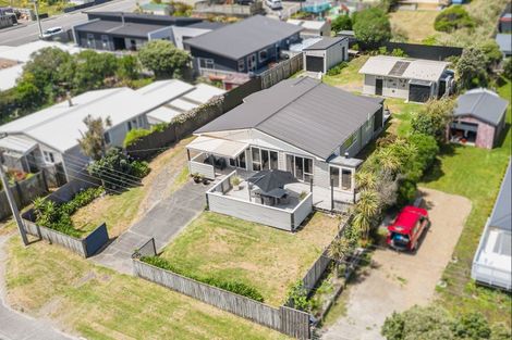 Photo of property in 118 Rua Avenue, Waitarere Beach, Levin, 5510