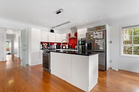 Photo of property in 2 King Richard Place, Browns Bay, Auckland, 0630