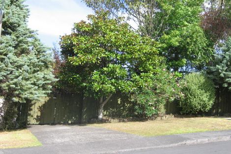 Photo of property in 1 Wanita Place, Totara Vale, Auckland, 0629