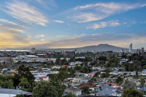 Photo of property in 43 Agincourt Street, Glenfield, Auckland, 0629