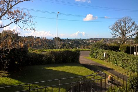 Photo of property in 49 Roberts Road, Matakatia, Whangaparaoa, 0930