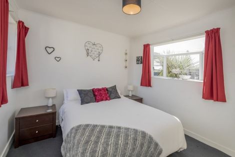 Photo of property in 6 Huia Street, Foxton Beach, Foxton, 4815