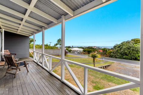 Photo of property in 16 Sea View Road, Leigh, 0985