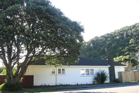 Photo of property in 2 Karamu Street, Eastbourne, Lower Hutt, 5013