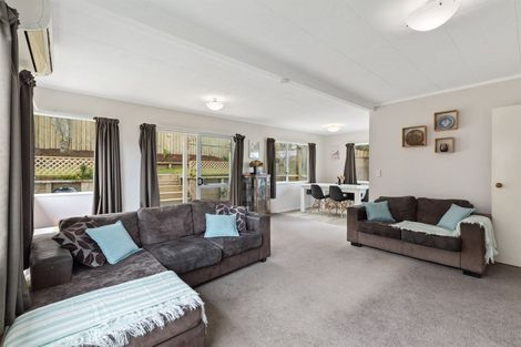 Photo of property in 2/7 Fernlea Rise, Bayview, Auckland, 0629