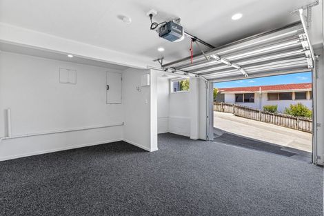 Photo of property in 1/525 Beach Road, Murrays Bay, Auckland, 0630