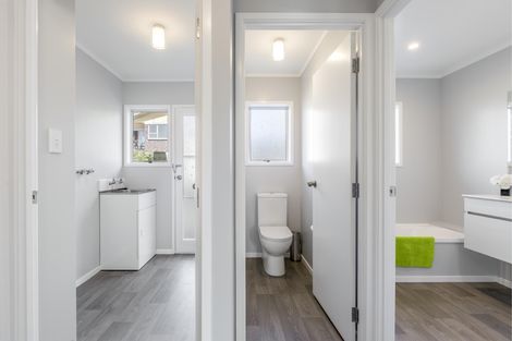 Photo of property in 1/12 Lydford Place, Glendene, Auckland, 0602