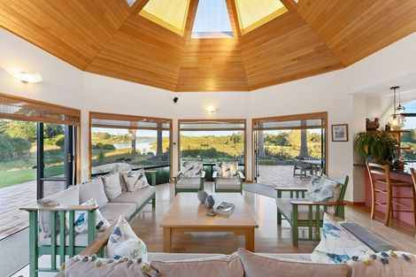 Photo of property in 111 Riverland Road, Kumeu, 0892