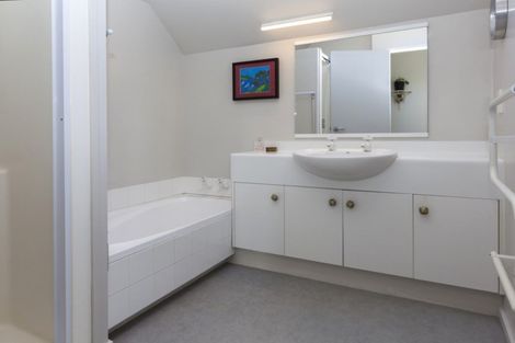 Photo of property in 8 Rhodesvale Terrace, Cashmere, Christchurch, 8022