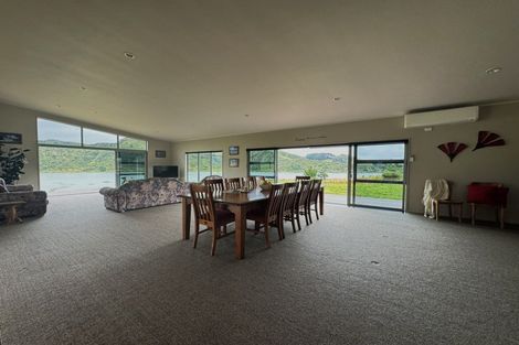 Photo of property in 177 Te Mahoe Road, Mokau, 4376