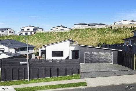 Photo of property in 110 Amesbury Drive, Churton Park, Wellington, 6037